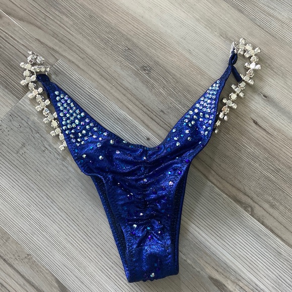 Bikini for bodybuilding - Picture 2 of 2